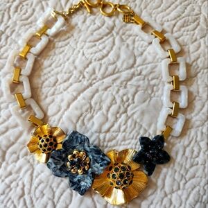 Elegant floral statement necklace